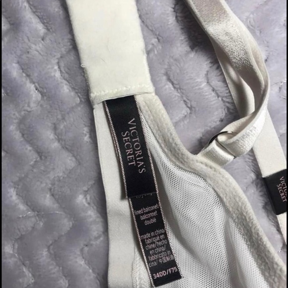 Victoria’s Secret balconet bra 34DD - Picture 4 of 4